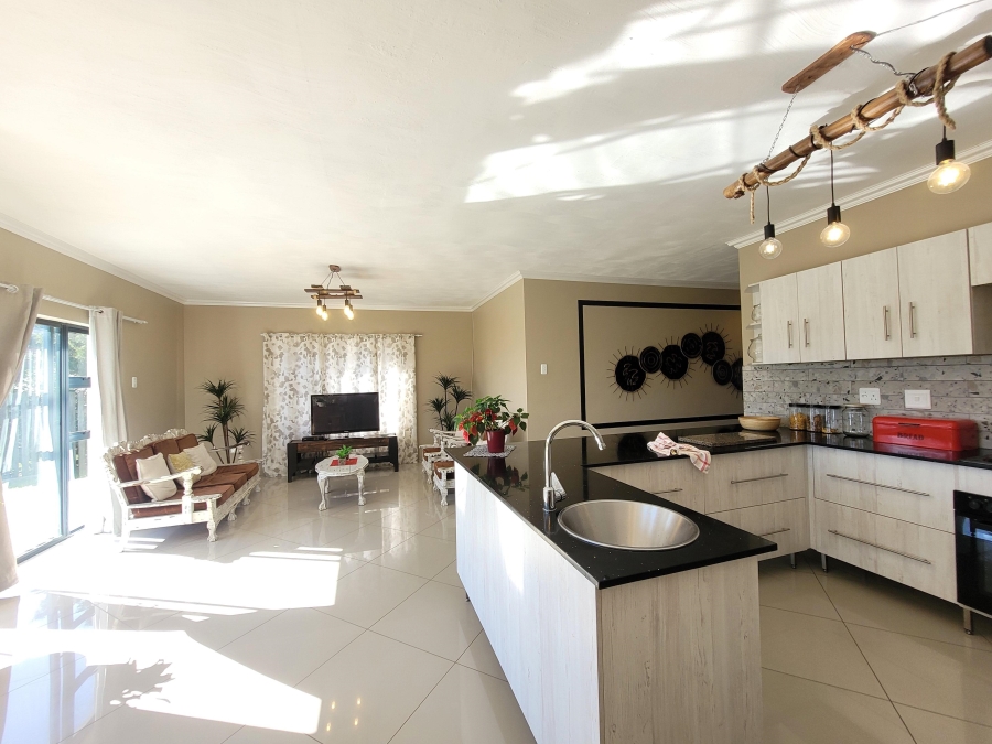 3 Bedroom Property for Sale in Wavecrest Eastern Cape